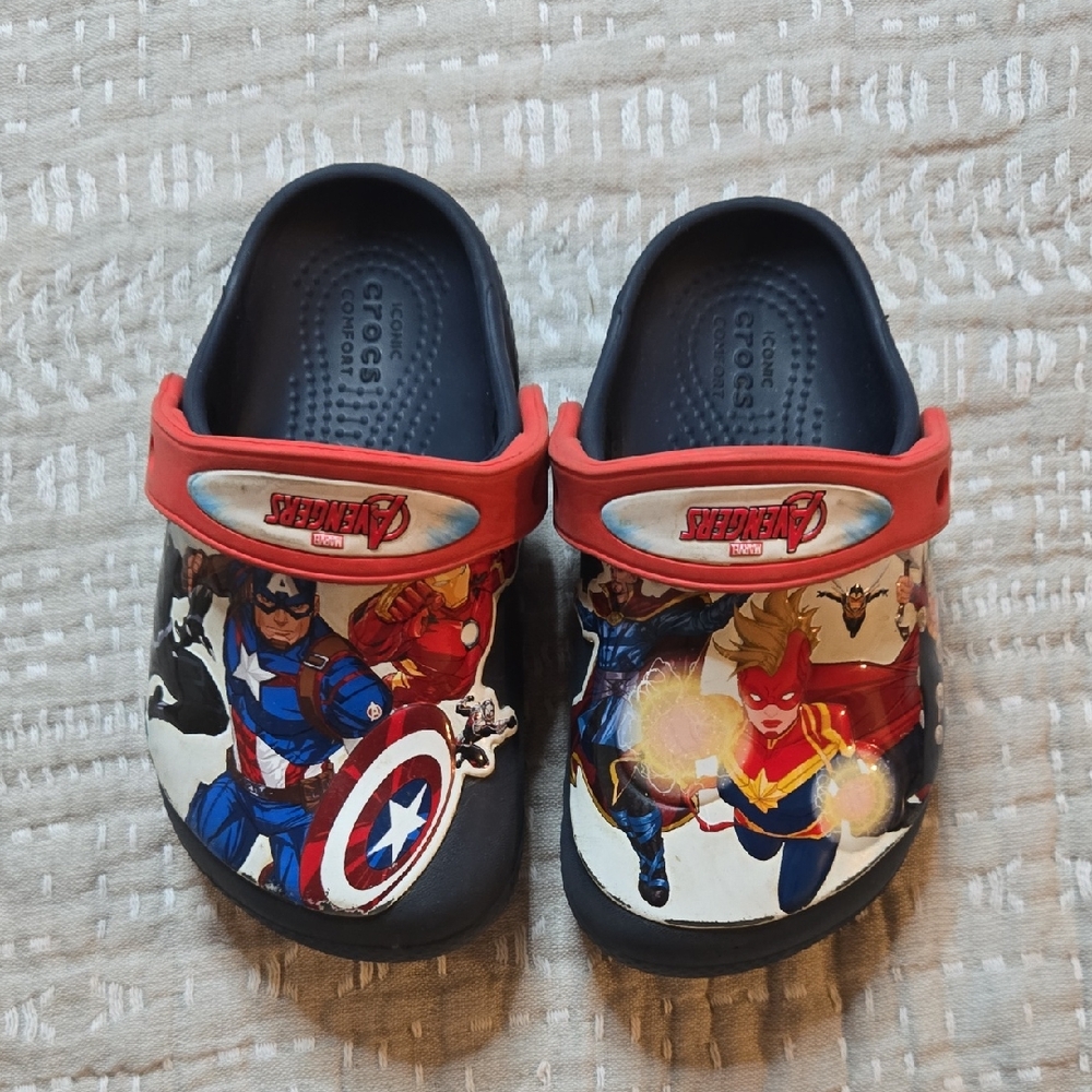 CROCS Marvel Avengers - Red and Blue